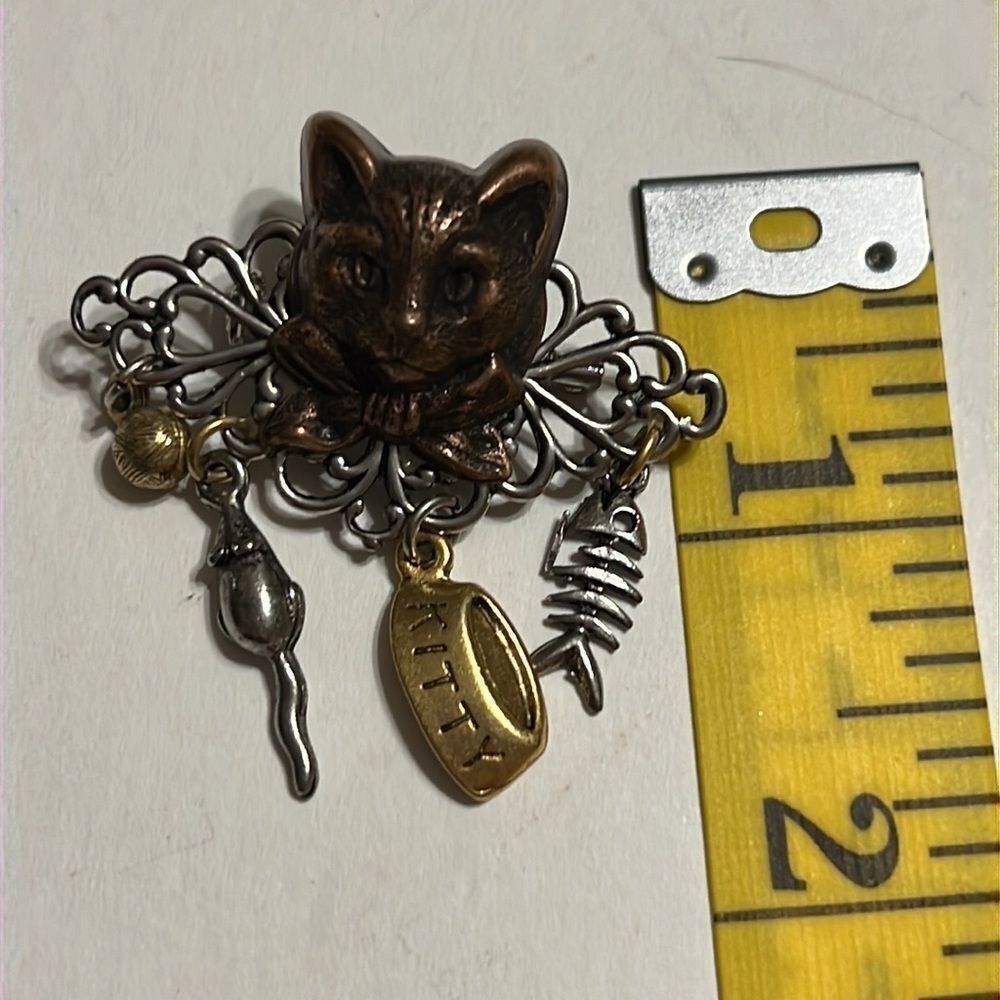Vintage J.J. Cat with Yarn, Mouse, Dish & Fish Brooch - Picture 6 of 7